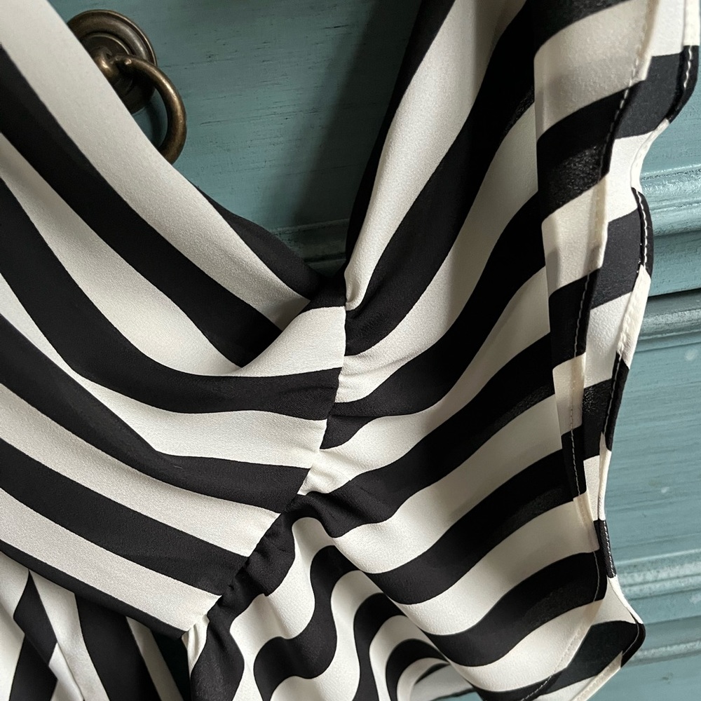 ELEGANT INC TOP WITH RUFFLE SLEEVE - Picture 3 of 5